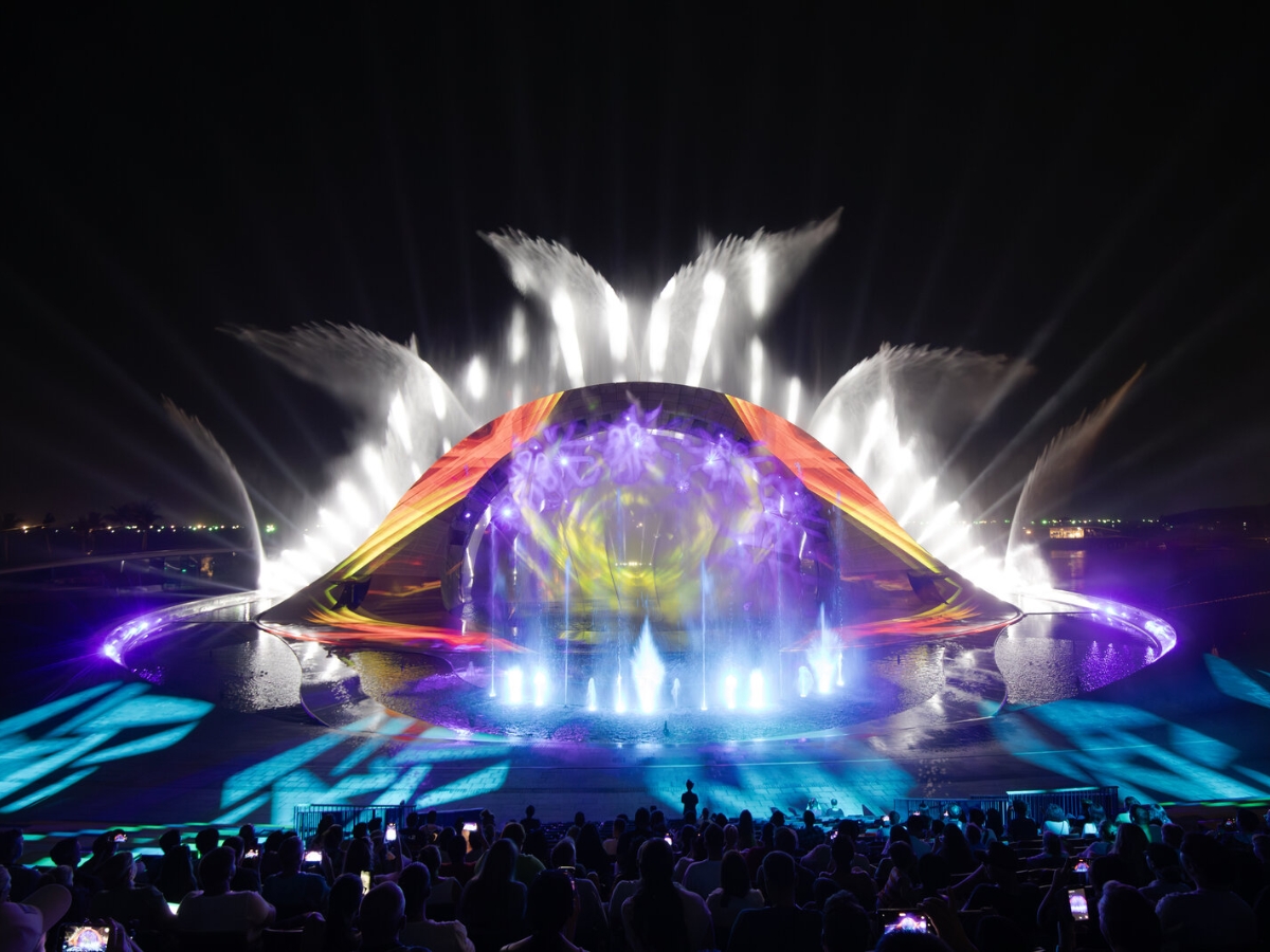 Show diễn Nụ hôn của biển cả với quy mô hoành tráng và chất lượng biểu diễn vượt trội.jpg