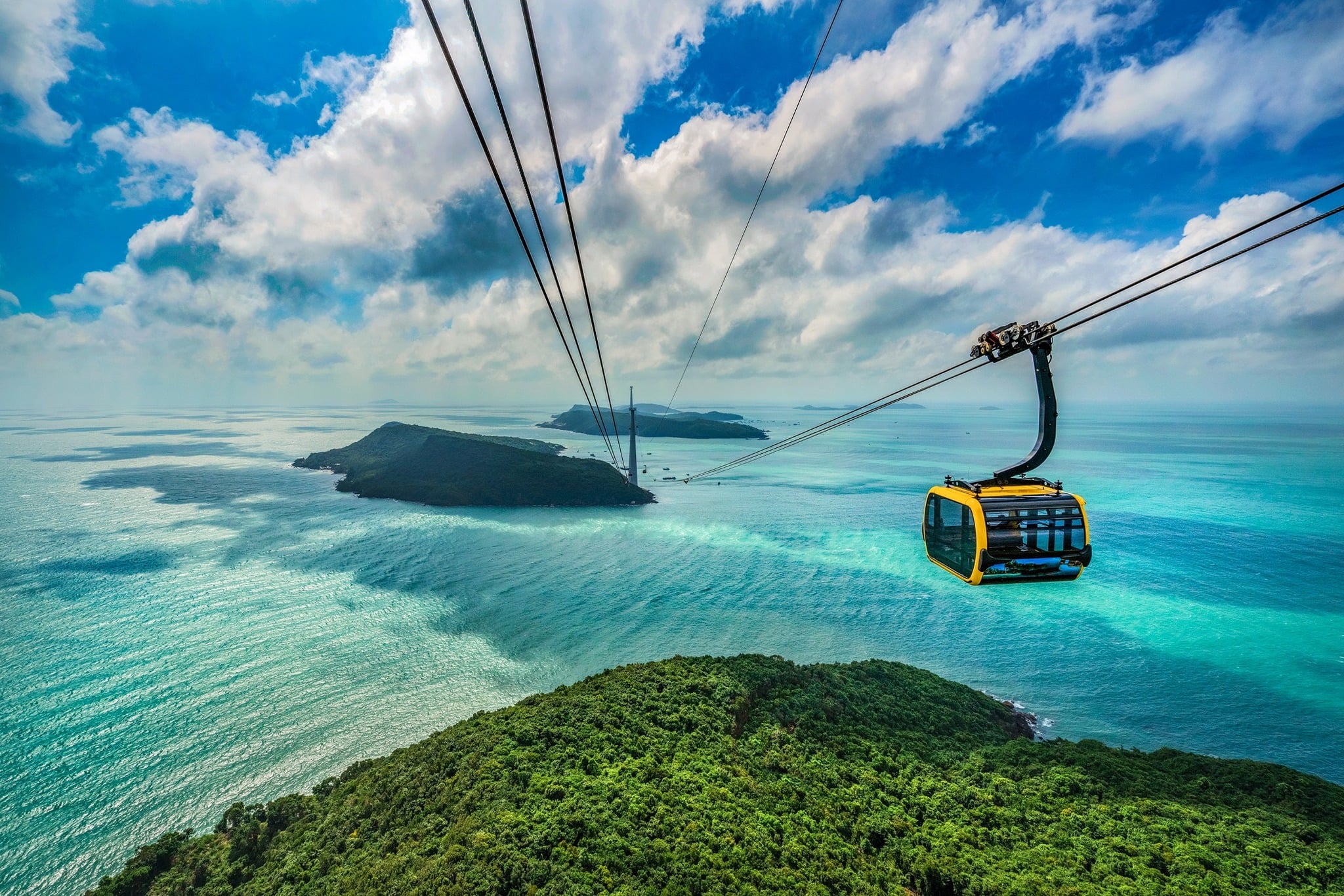 The Hon Thom cable car offers a “stunning” journey that every visitor to Phu Quoc wants to experience.jpg
