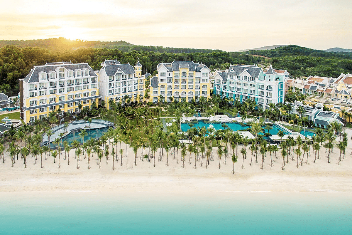 khu-nghi-duong-dang-cap-jw-marriott-phu-quoc-emerald-bay.png